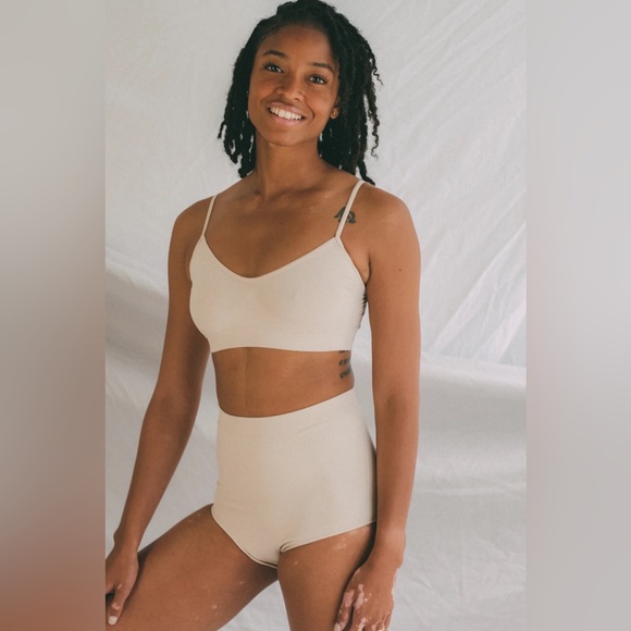 Agnes High Waisted Shaping Brief - Picture 3 of 5